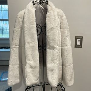 NWT Vera Wang faux fur silver like jacket with hook closure. M